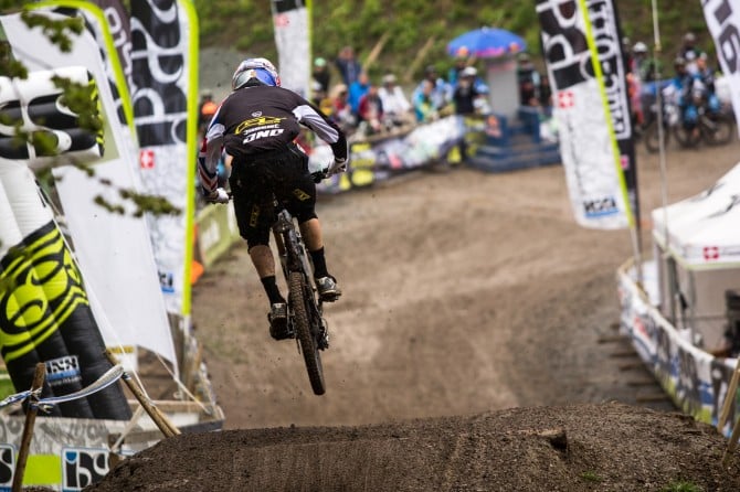 Gee Atherton on his way to victory!