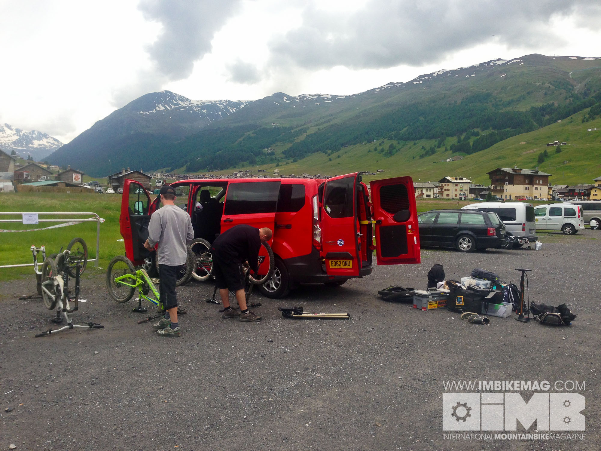 Building up the big rigs at the Mottolino Bike Park in Livigno!