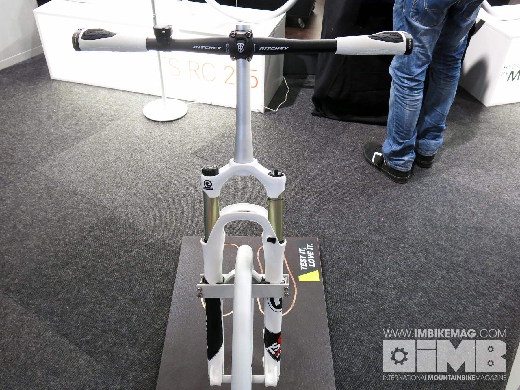 The system can be retro fitted to any current Magura fork!