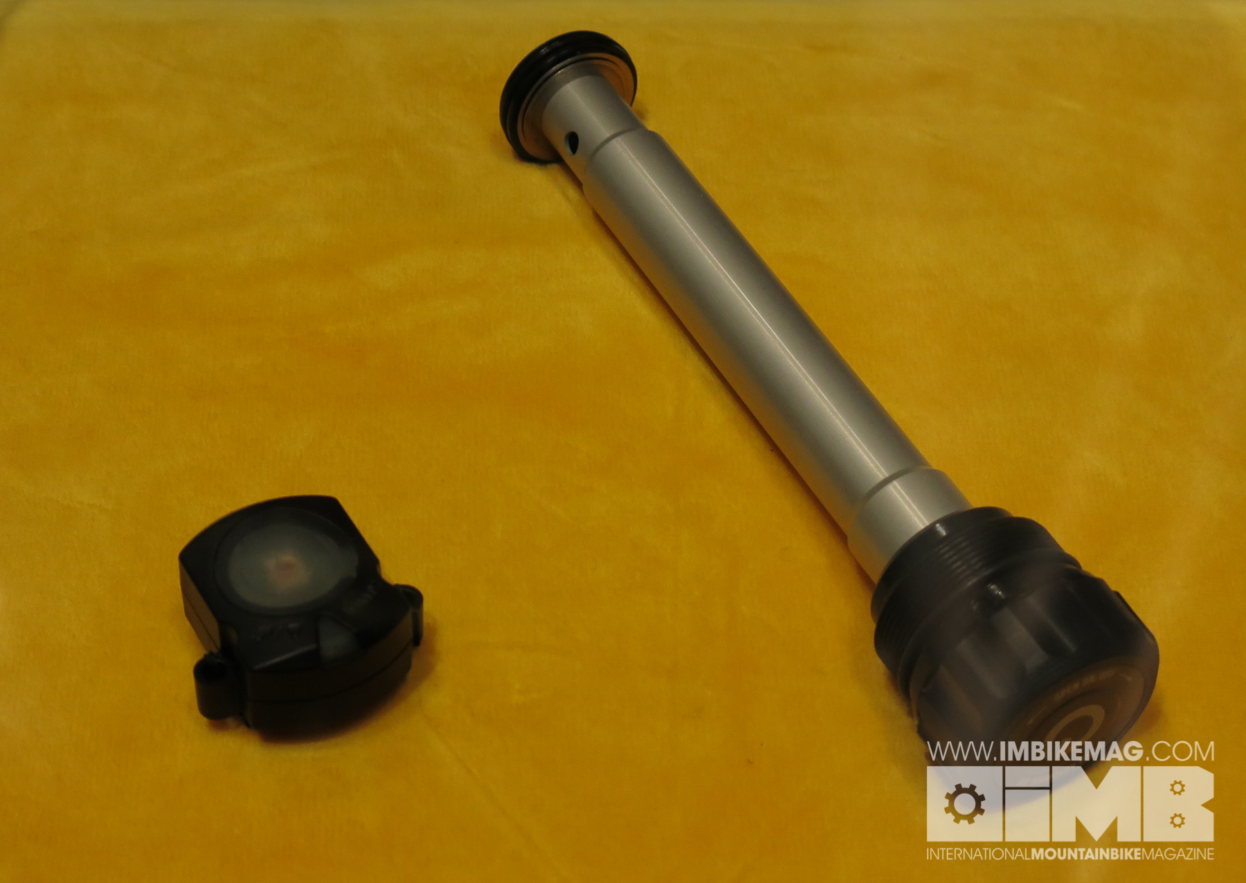 The Elect Cartridge and the wireless remote. The cartridge only adds 100grams to the fork.