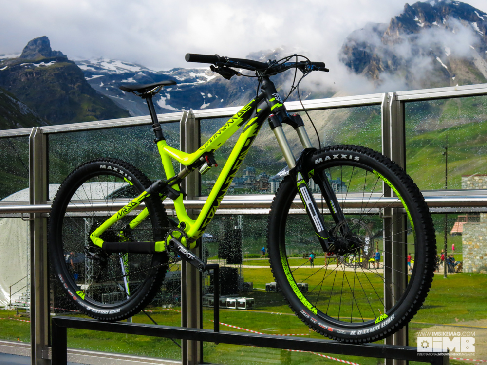 The bike comes in two colours, Commencal Yellow and Black, or the stealthy Black and Yellow reverse colour scheme.
