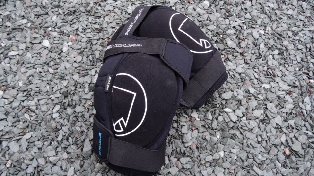 Mountain Bike Reviews - Endura Singletrack Knee Protector  2016