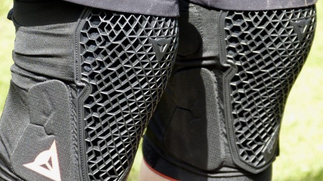 Mountain Bike Reviews - Dainese Trail Skins 2 Knee Guards 2018
