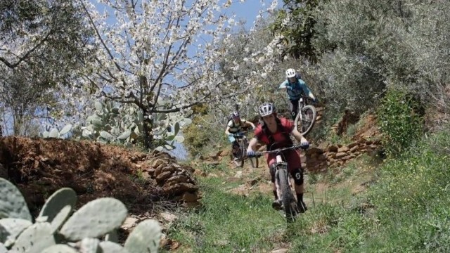 SHE'S OUT THERE – Ep.1 Sharing Stoke in Sierra Nevada