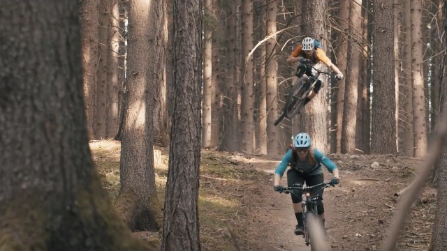 Mons Royale: Merino Air-Con. Urban to Alpine MTB in Innsbruck