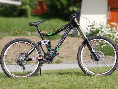 Pivot Cycles Phoenix DH  2013 Mountain Bike Review