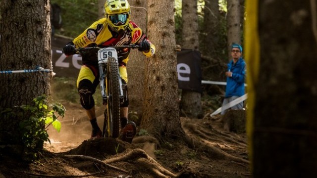 Inside a DH World Cup Mechanic’s Life I Lenzerheide - Polygon UR