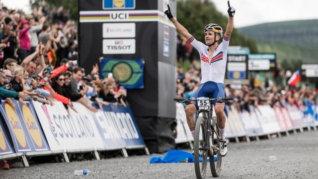 UCI XC World Champ: Pidcock powers clear from field for dominant title win