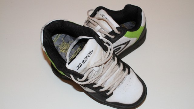 Mountain Bike Reviews - O'Neal Stinger Flat Pedal Shoe  2013