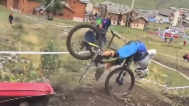 #WipeoutWednesdays: Crazy DH/Freeride Biking Crashes