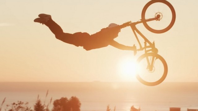 Video: Filming in MTB Dirt Jump Heaven La Poma | Behind the Scenes of The Old World