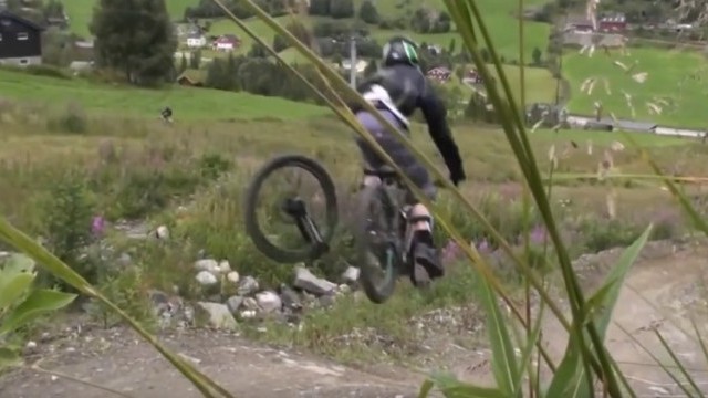 #WipeoutWednesday: Downhill Mountainbike Crash Compilation || Pro and Amateur