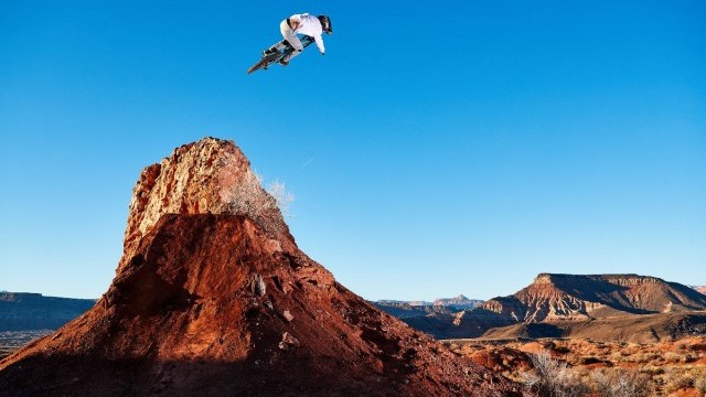 ALPINESTARS Introduces New Athletes and Spring 2022 MTB Line