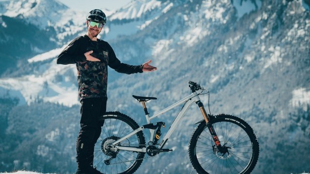 NEWS - RAAW Signs SteveF*cking Schneider