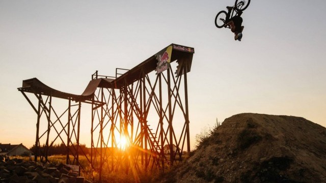 Szymon Godziek: Extension Man - World's First Backflip Superman One Hand Seatgrab