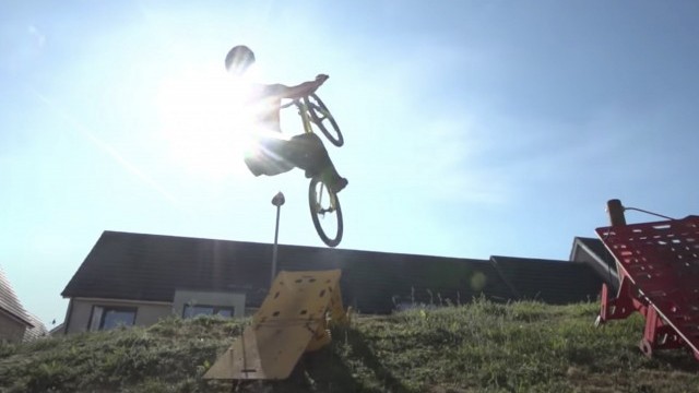 HUGE MTB KICKER RAMP SENDS - URBAN MTB FREERIDE