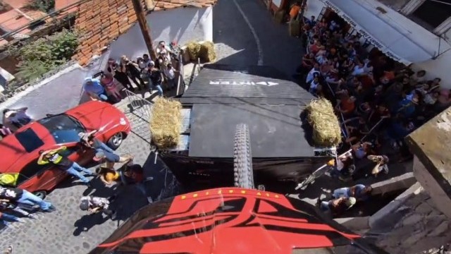 World's Fastest Urban Downhill? | Run 1 at Downhill Taxco