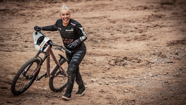 Caroline Buchanan 1st-Ever Woman's Front Flip on MTB