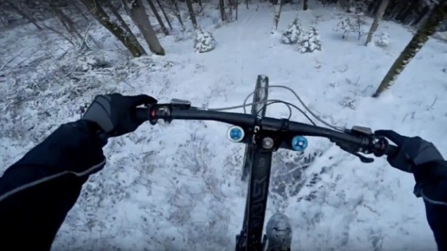 How To Ride Snow With Nico Vink, VinnyT & Friends // Epic Raw MTB