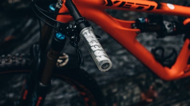 Say hi to FROZEN COMPONENTS grips