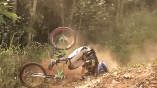 Wipeout Wednesday: Crazy Insane MTB Fails