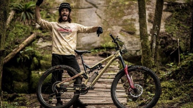 Yoann Barelli Rides The Meta AM 29 in Squamish