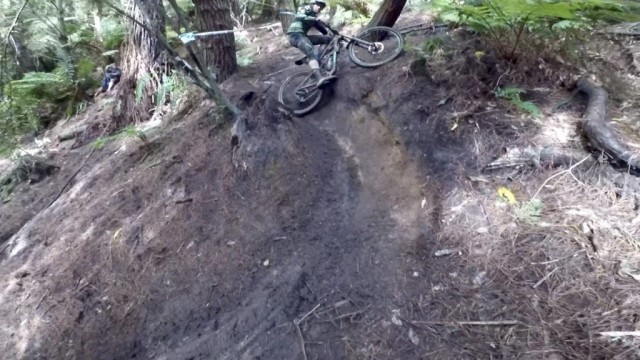 EWS CRANKWORX ROTORUA 2017 RACE DAY : Brutal, Slippery, Carnage - CG VLOG #103