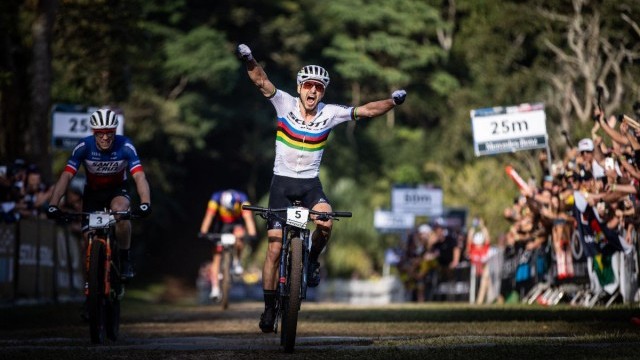 N1NO wins record-matching 33rd World Cup