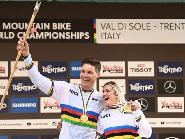 Minnaar and Nicole reclaim Elite UCI World titles for DH