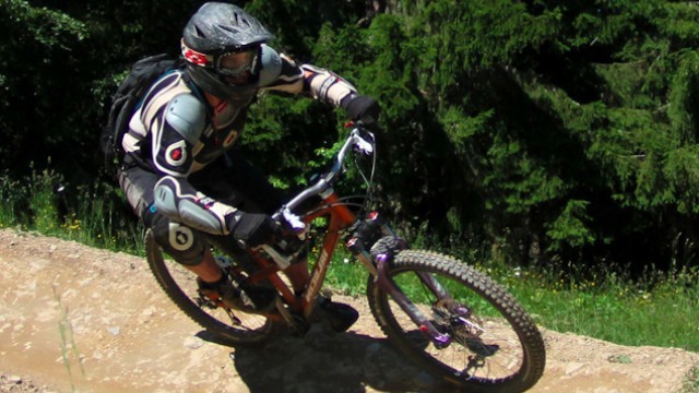Mountain Bike Reviews - Nicolai Helius AM  2011