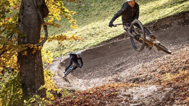 Video: TRAIL E-XPLORER EP. 2 - Nino Schurter