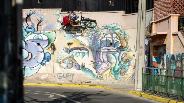 Monday Motivation: Urban Downhill Riding in the Streets of Valparaiso in Chile /w Fabio Wibmer