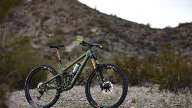 Pivot Cycles Introduce All New Switchblade