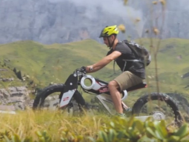 Carbon SUV E-Bike - Leave the Road