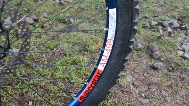 Mountain Bike Reviews - Superstar Components Trizoid AM 135mm/QR Wheelset  2011