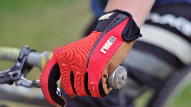 Mountain Bike Reviews - O'Neal Revolution Glove  2011