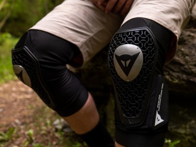 Dainese Rival Pro Kneepads 2022, Mountain Bike Reviews » Protection » Body  Armour, Free Mountain Bike Magazine