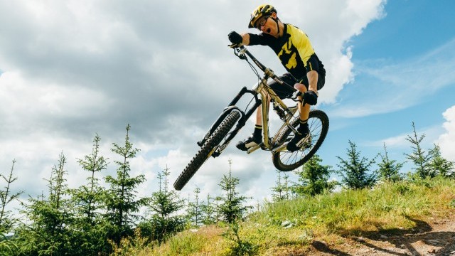 mountain bike jump tricks