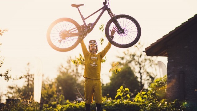 SCOR: PROGRESSIVE MOUNTAIN BIKES FOR THOSE WHO PLAY THE MOUNTAINS