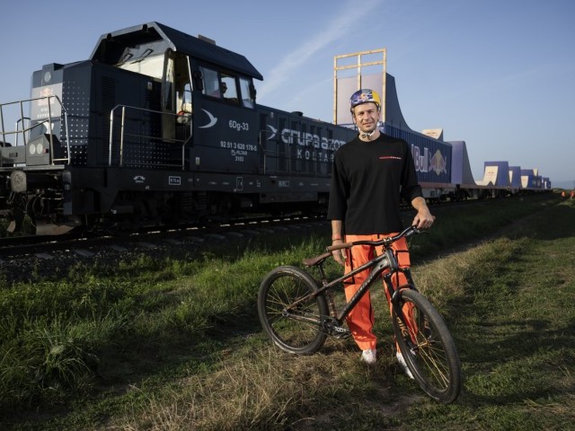 Must Watch: Incredible New Dawid Godziek Edit on a Moving Train!
