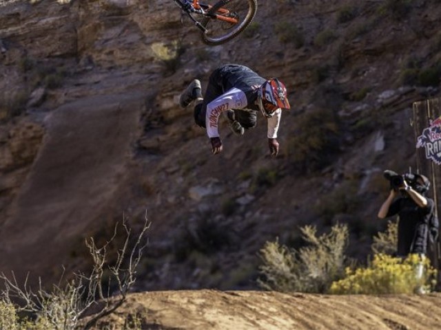 Video: The Crash That Broke Kyle Strait's Back
