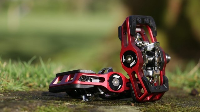 Mountain Bike Reviews - DMR Bikes V-Twin Pedal 2017
