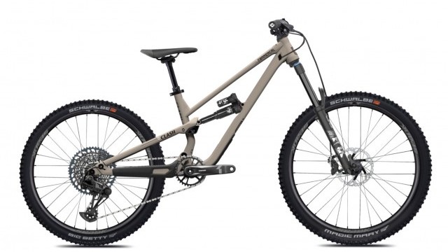 New COMMENCAL Clash Kids 2022: "I’m Faster than Dad"