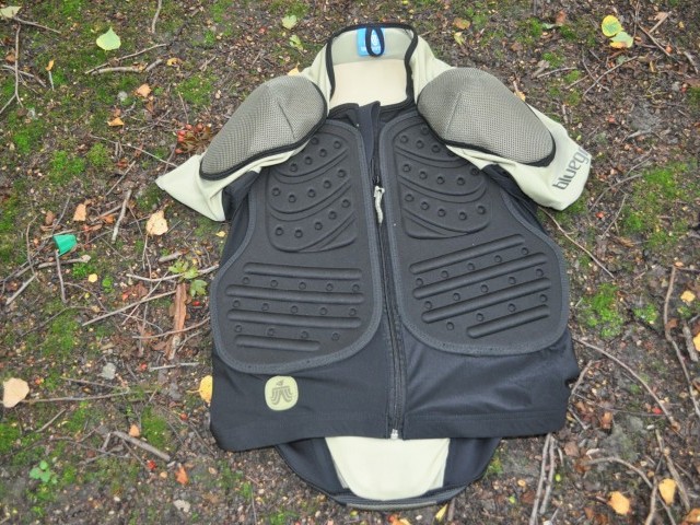 Bluegrass Eagle Grizzly Back & Shoulders D30  2012