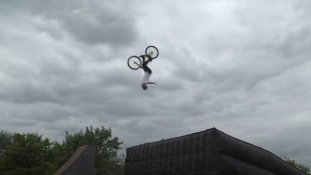 BIG MTB TRICKS AND ELECTRIC MOTOCROSS SHREDDING!