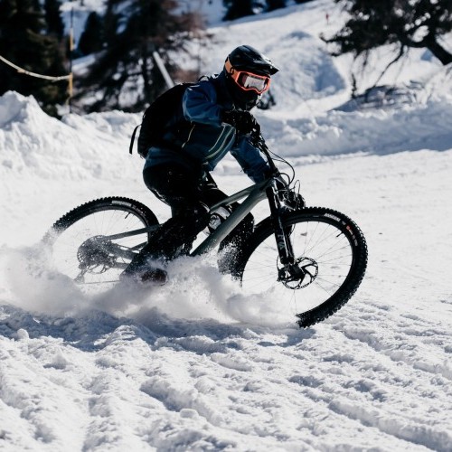 Riding on Snow Mountain Bike Technique