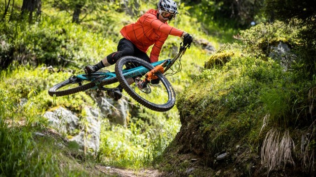 Oisin O'Callaghan Stays With YT Industries
