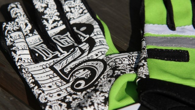 Mountain Bike Reviews - POW Gloves High 5  2011