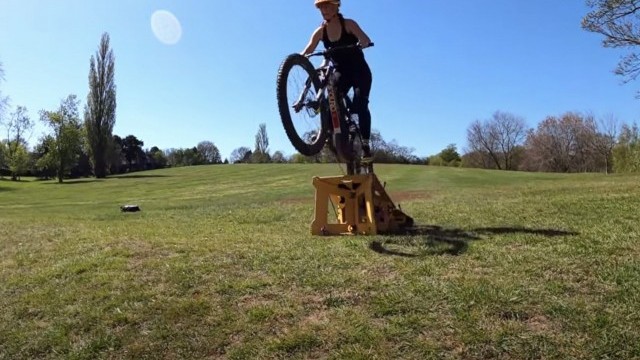KICKER RAMP SENDING AND URBAN MTB FREERIDE