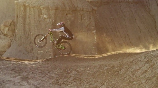 Bas van Steenbergen l Shoulder Season
